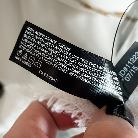 Express white gray buffalo plaid long scarf wrap 11 x 64" - Picture 6 of 7